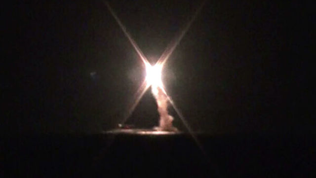 Запуск гиперзвуковой ракеты "Циркон" с атомной подводной лодки "Северодвинск". Кадр видео