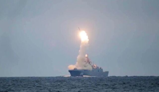 Запуск гиперзвуковой ракеты "Циркон" с фрегата "Адмирал Горшков"