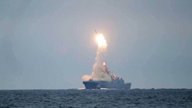 Запуск гиперзвуковой ракеты "Циркон" с фрегата "Адмирал Горшков" в Белом море