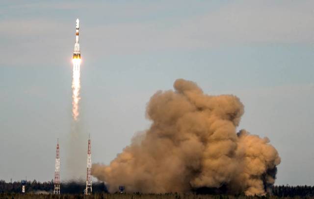 Запуск космического аппарата на ракете-носителе "Союз-2.1б" с космодрома Плесецк