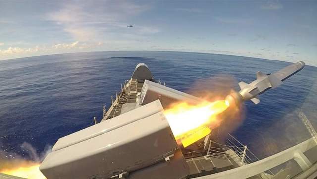 Запуск морской ударной ракеты (NSM) во время учений