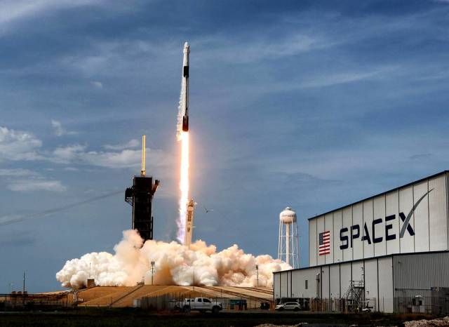 Запуск ракеты американской компании SpaceX