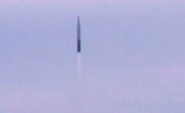 Запуск ракеты комплекса "Авангард" с гиперзвуковым боевым блоком