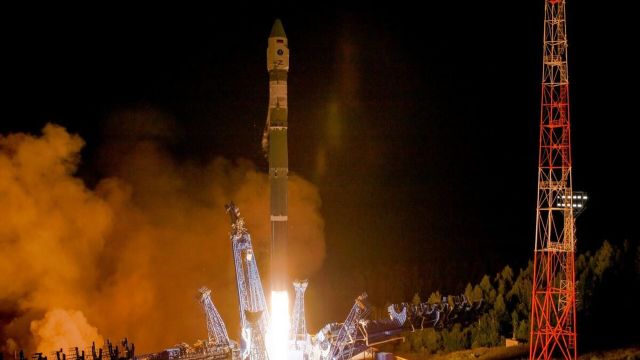Запуск ракеты легкого класса "Союз-2.1в" с военным спутником "Космос-2558" на космодроме Плесецк