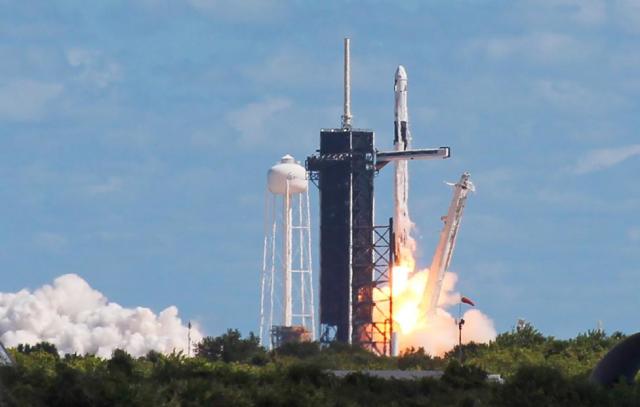 Запуск ракеты-носителя Falcon 9 с кораблем Crew Dragon, Флорида, США