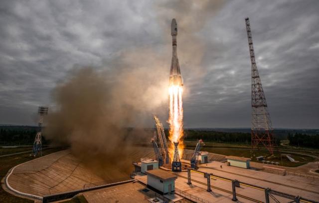 Запуск ракеты-носителя "Союз-2.1б" с автоматической космической станцией "Луна-25" с космодрома Восточный