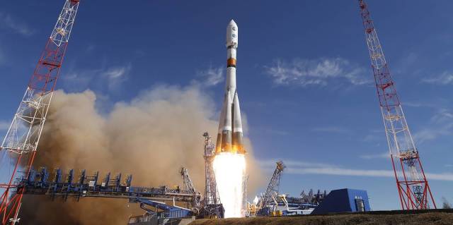 Запуск ракеты-носителя "Союз-2.1б" с космическим аппаратом нового поколения для Минобороны РФ на космодроме Плесецк