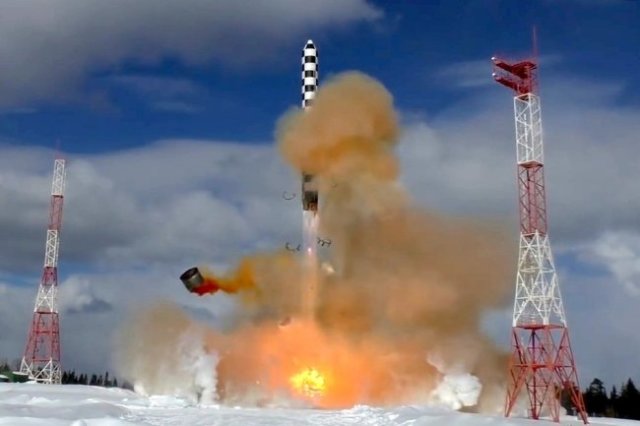 Запуск тяжелой межконтинентальной баллистической ракеты "Сармат" с космодрома "Плесецк" в Архангельской области.