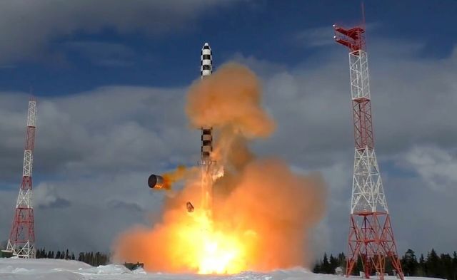 Запуск тяжелой межконтинентальной баллистической ракеты "Сармат" с космодрома "Плесецк" в Архангельской области