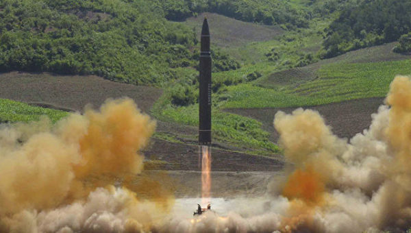 Запуск баллистической ракеты Хвасон-14 в КНДР. Архивное фото