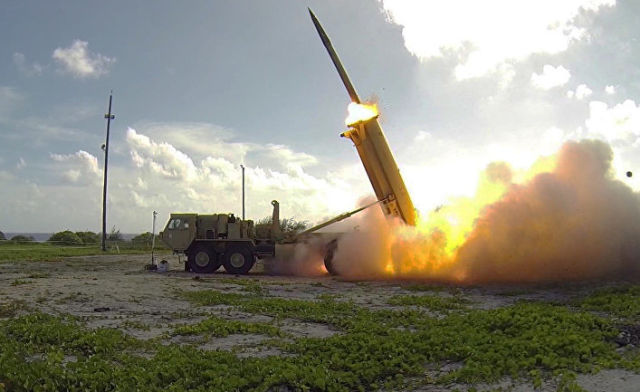 Запуск ракеты американского противоракетного комплекса системы THAAD