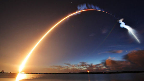 Запуск ракеты Atlas V со спутником вооруженных сил США с мыса Канаверал