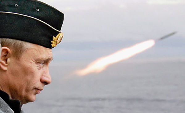 Запуск ракеты с крейсера "Петр Великий"