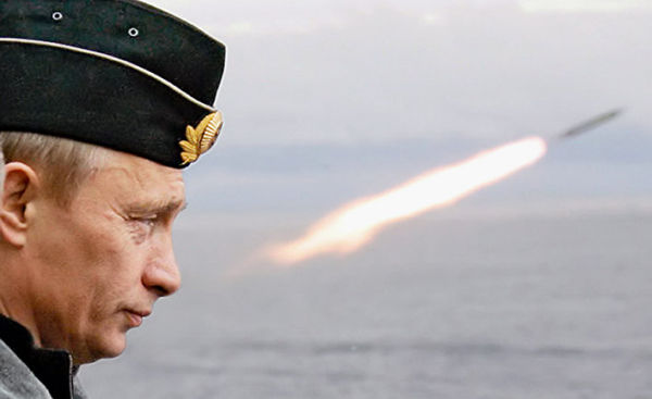 Запуск ракеты с крейсера "Петр Великий"