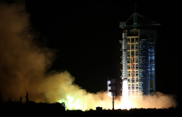Запуск ракеты-носителя "Чанчжэн-2D"