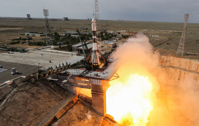 Запуск ракеты-носителя "Союз-ФГ" с "Гагаринского старта" космодрома Байконур