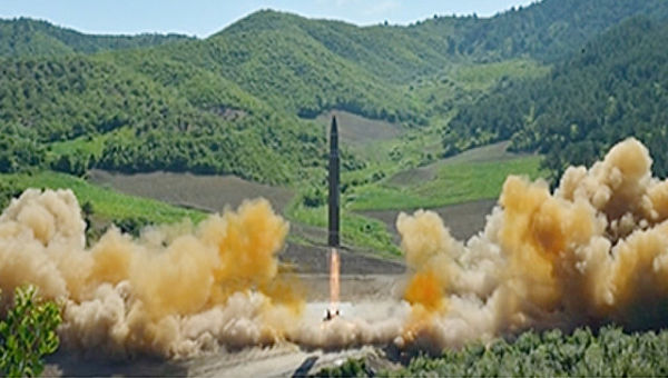 Запуск северокорейской баллистической ракеты Хвасон-14. Июль 2017