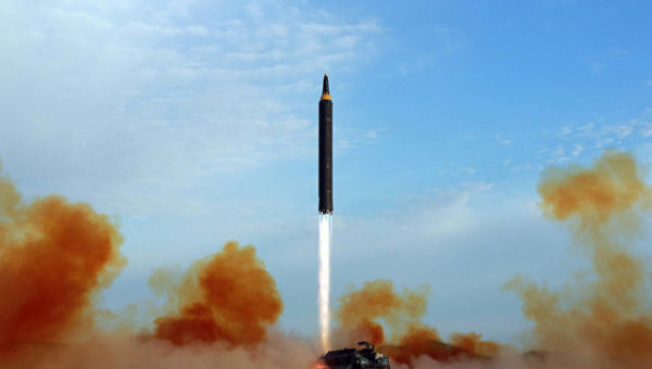 Запуск северокорейской баллистической ракеты Hwasong-12
