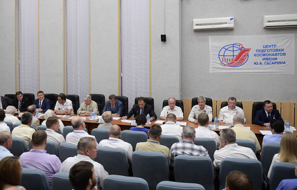 Заседание госкомиссии по утверждению состава основного экипажа пилотируемого корабля "Союз МС-05" и миссии МКС-52/53 на космодроме Байконур.