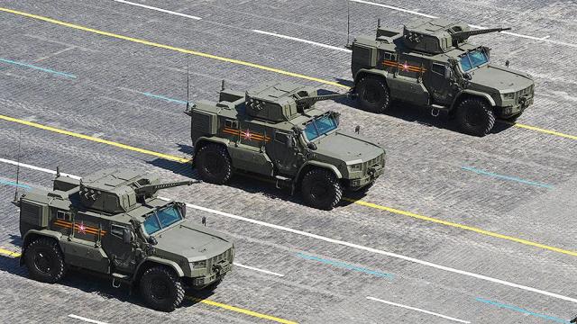 Защищенные автомобили «Тайфун-ВДВ» во время военного парада в ознаменование 75-летия Победы на Красной площади
