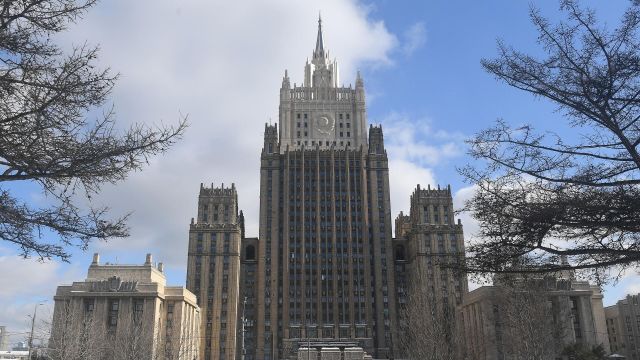 Здание министерства иностранных дел РФ в Москве