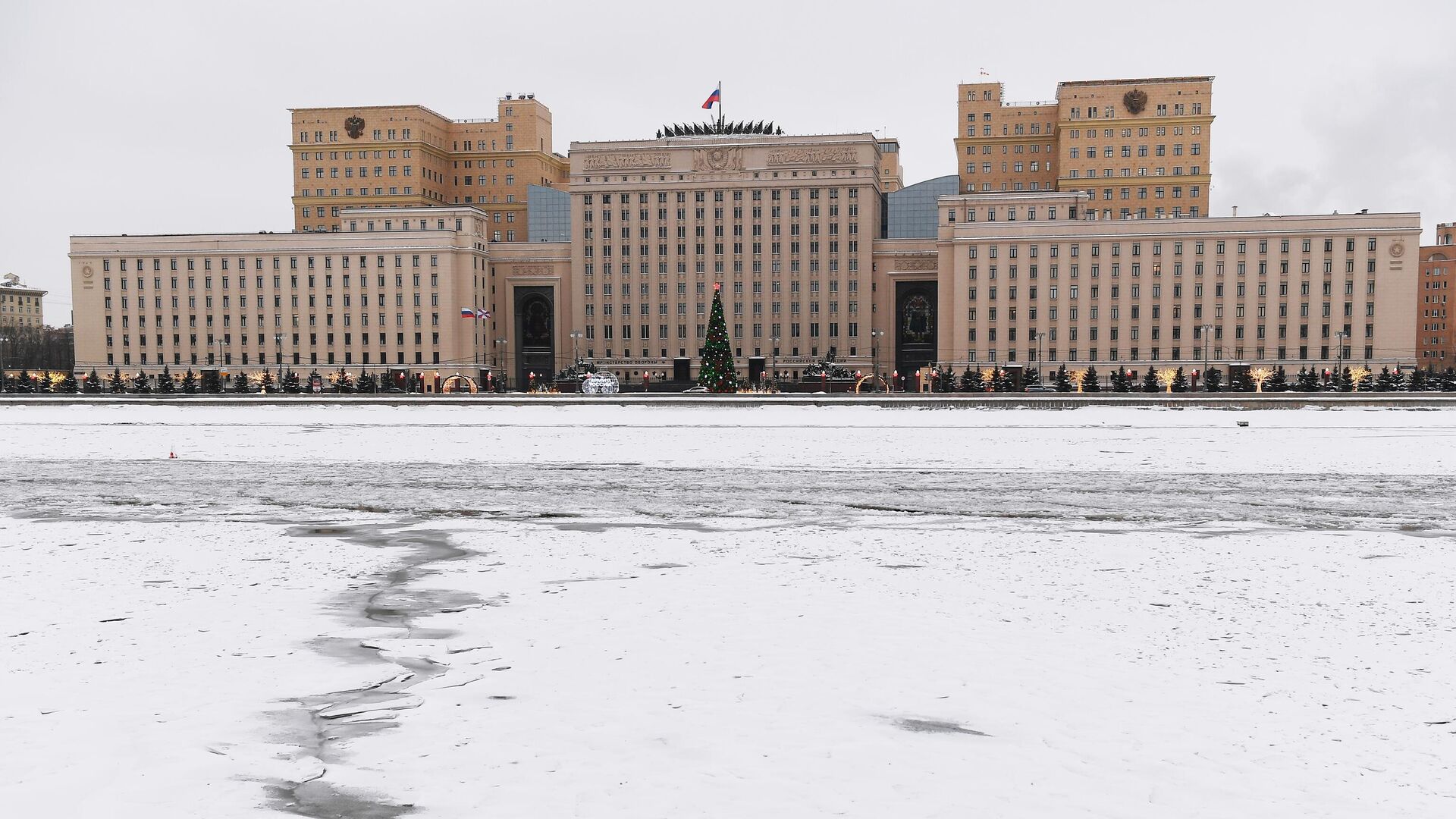 Здание министерства обороны РФ на Фрунзенской набережной в Москве - Галерея  - ВПК.name