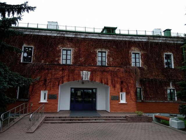 Здание Оборонительной казармы, в котором находится постоянная экспозиция Музея обороны Брестской крепости