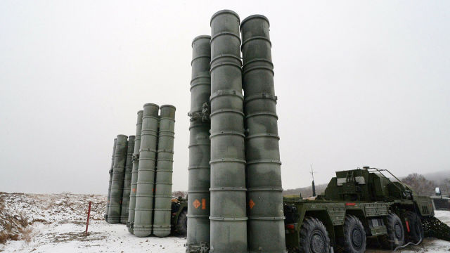 Зенитные ракетные комплексы С-400 "Триумф" на боевых позициях в районе Владивостока