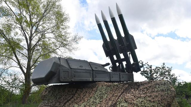 Зенитный ракетный комплекс "Бук-МЗ" Вооруженных сил России работает на Харьковском направлении
