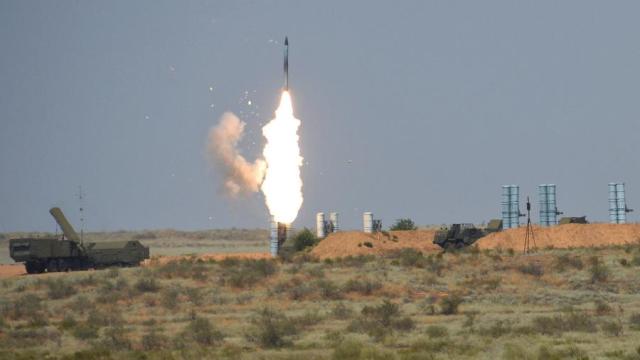 Зенитный ракетный комплекс С-300 на военном полигоне Ашулук