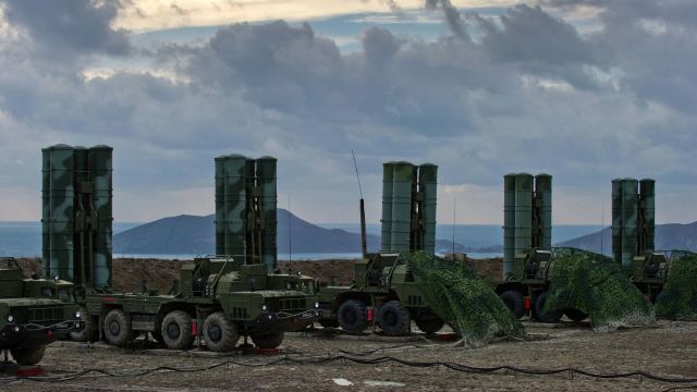 Зенитный ракетный комплекс С-400 "Триумф" полка противовоздушной обороны в Крыму