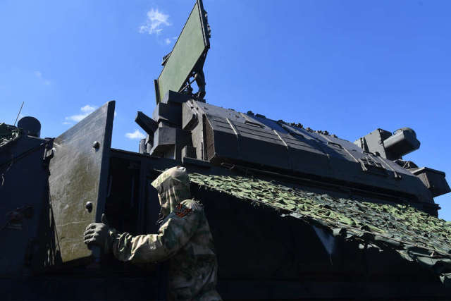 Зенитный ракетный комплекс "Тор М2У" Вооруженных сил России работает в зоне проведения специальной военной операции на Украине
