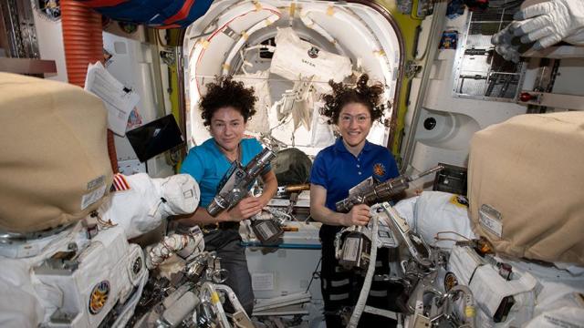 Астронавты NASA Кристина Кук и Джессика Меир