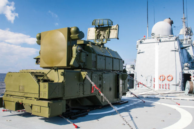 ЗРК "Тор-М2КМ", установленный на фрегате "Адмирал Григорович", во время морских испытаний комплекса в 2016 году.